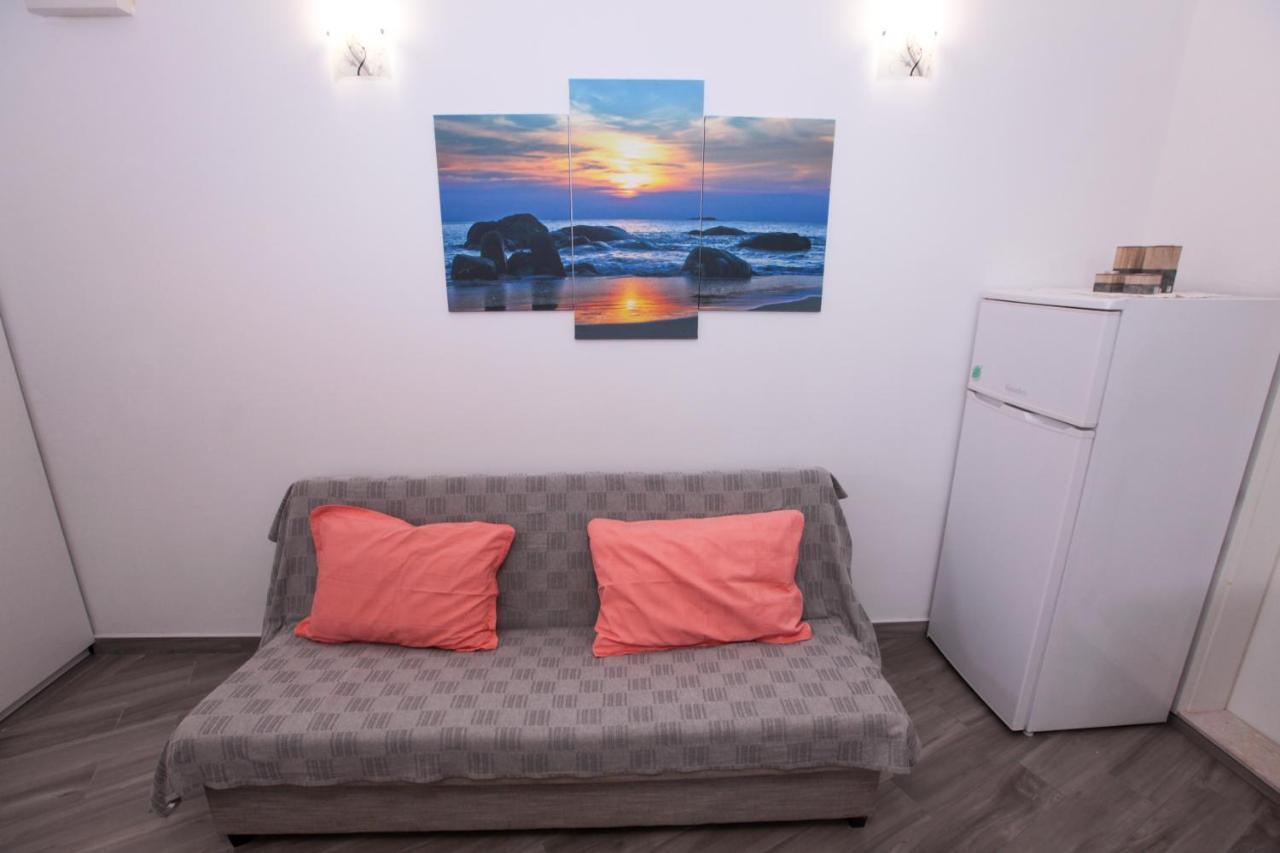 Apartments Damjan Brist Exterior foto